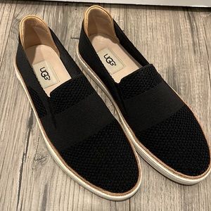UGG Sammy shoes size 7